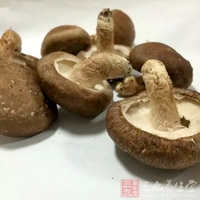 新鮮香菇,洗淨取適量 新鮮香菇,洗淨取適量