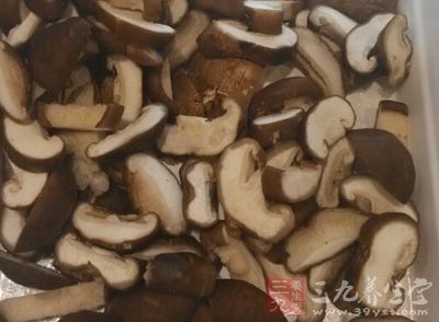 香菇要預先泡好 香菇要預先泡好