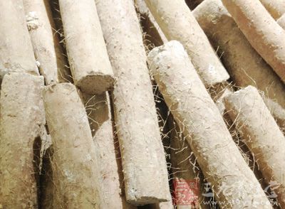 山藥100克、切成塊，大米100克。大米如常法煮粥