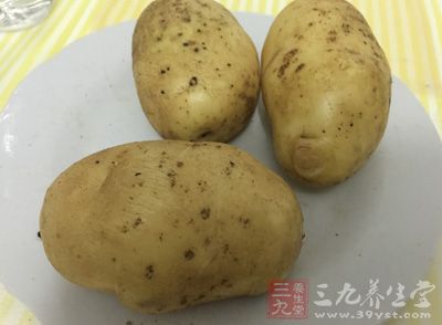 准備適量新鮮土豆