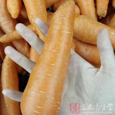 材料：胡蘿卜一個