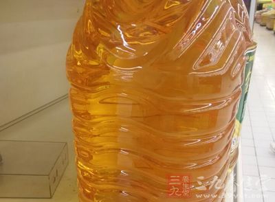因有過油炸制過程，需准備植物油約1000克