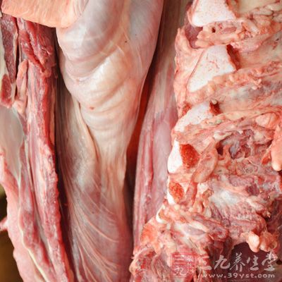 河粉500克,牛肉或瘦豬肉200克,綠豆芽200克,韭黃50克,蔥二段,姜絲少許 河粉500克,牛肉或瘦豬肉200克,綠豆芽200克,韭黃50克,蔥二段,姜絲少許