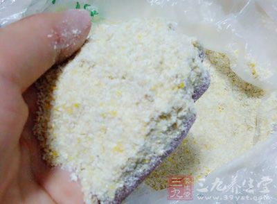 玉米面200克，面粉75克，雞蛋2個，白糖25克，牛奶200克，花生油50克，泡打粉6克