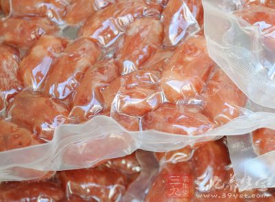 豬肉剁成肉泥備用