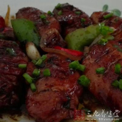 等到收汁到差不多可樂雞翅就完成了