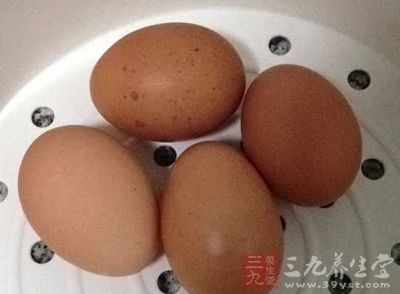 准備好雞蛋4個