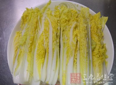 准備好適量的娃娃菜