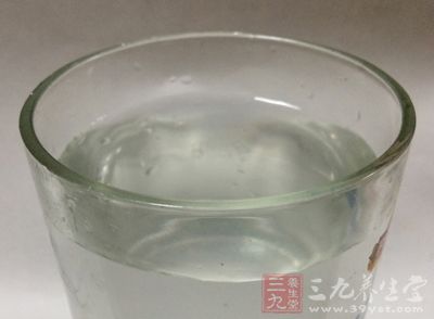 准備好所需的水1/2杯
