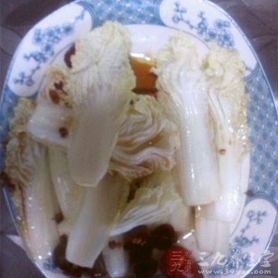 把炝好的調料均勻的澆在娃娃菜上即可