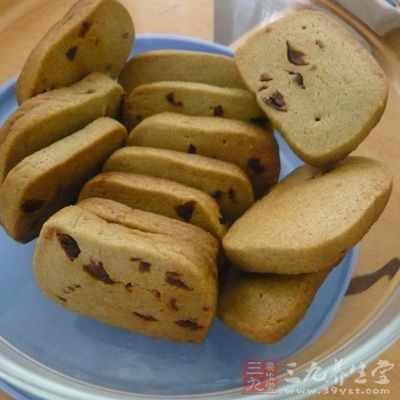 放進冷凍室1小時,取出切片,要比平常的薄點 放進冷凍室1小時,取出切片,要比平常的薄點