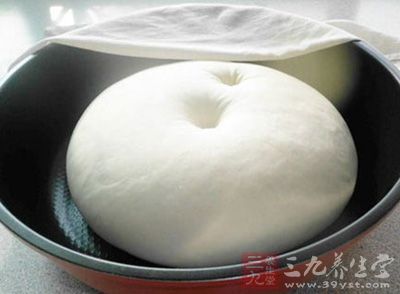  取出面團，滾圓休面一會後， 就可以切割整形