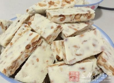 棉花糖放入微波爐,不要離開,只要幾秒鐘就行,會膨脹的 棉花糖放入微波爐,不要離開,只要幾秒鐘就行,會膨脹的