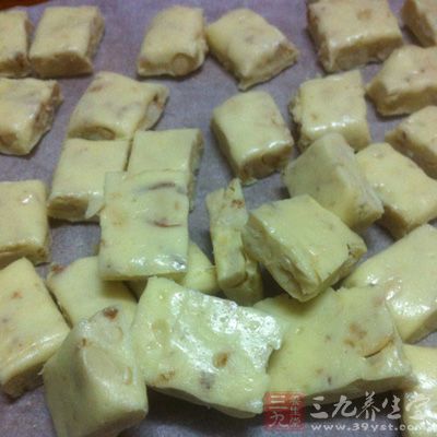 如果沒有花生,也可以用其他干果替換,比如巴坦木或者核桃 如果沒有花生,也可以用其他干果替換,比如巴坦木或者核桃