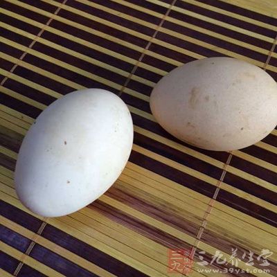 我們選用的是新鮮的鴨蛋 我們選用的是新鮮的鴨蛋