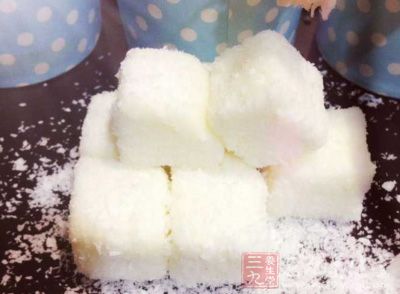 在商店裡糕點的種類繁多，味道又香甜可口