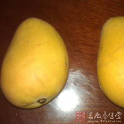 准備好新鮮的芒果