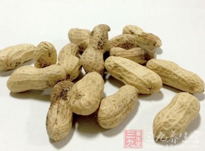 准備好適量的花生