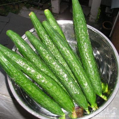 黃瓜洗干淨控淨水分