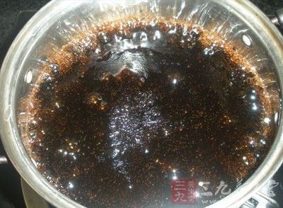 2碗水燒開，邊攪拌邊倒入粉漿，小火煮開