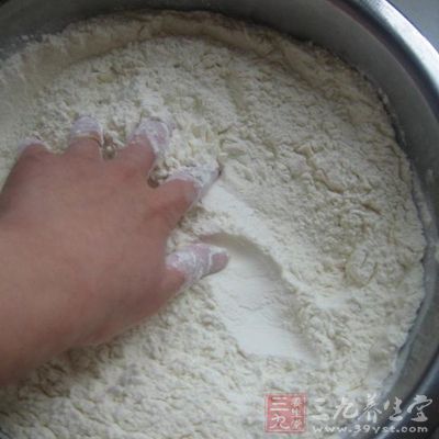 面粉加適量干酵母