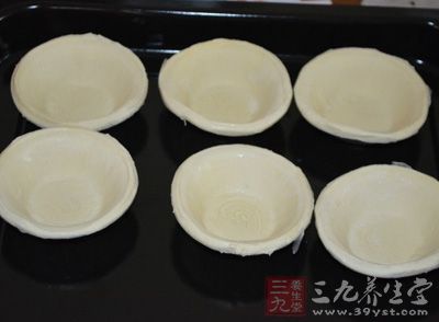 淡奶油、牛奶、糖全部倒入小鍋中,小火加熱慢慢攪拌至糖完全融化即可 淡奶油、牛奶、糖全部倒入小鍋中,小火加熱慢慢攪拌至糖完全融化即可