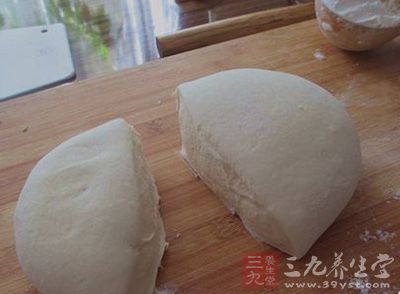 面團揉至表面光滑 面團揉至表面光滑