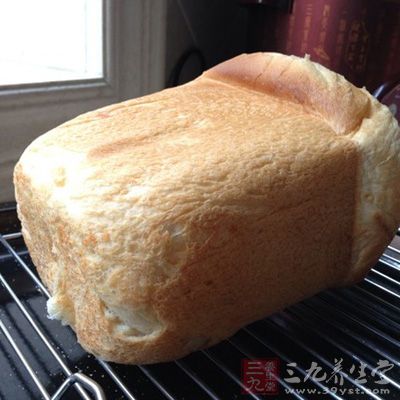 自己做的外型不如面包店漂亮，不過材料放心，非常健康