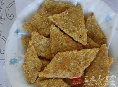 鍋中油熱後。取一顆米粒扔在油中,米粒能迅速地飄在油上即可 鍋中油熱後。取一顆米粒扔在油中,米粒能迅速地飄在油上即可