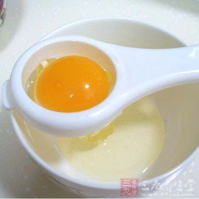 蛋清有收縮毛孔和美白的功效