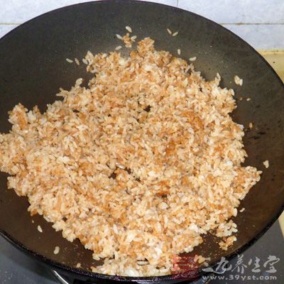 在最後倒入水的時候放一點就可以了 在最後倒入水的時候放一點就可以了