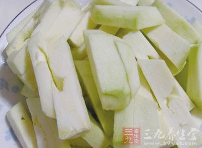 茄子去皮切粗絲 茄子去皮切粗絲