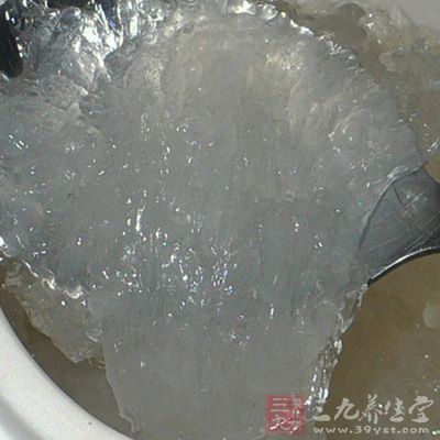 冰糖燕窩可使人皮膚光滑、有彈性和光澤