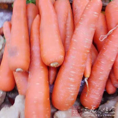 胡蘿卜、西紅柿去皮切厚片 胡蘿卜、西紅柿去皮切厚片