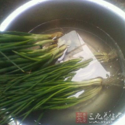 蔥去頭尾洗淨
