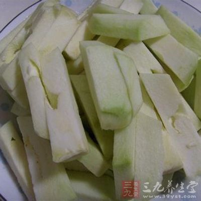 茄子洗干淨切條