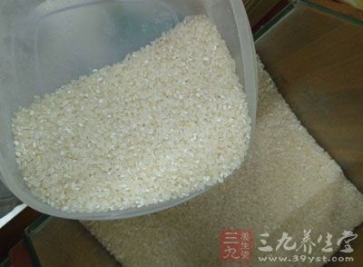 准備好適量的糙米