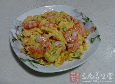炒至蛋液剛凝熟就出鍋