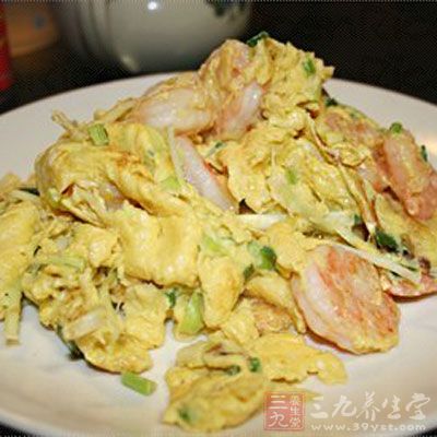 加入適量雞粉，翻炒均勻即可