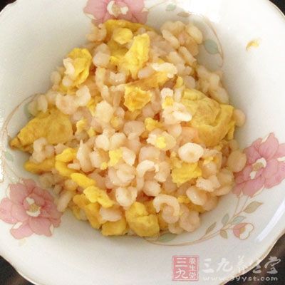裝盤，一盤好吃的蝦仁炒蛋就做好了