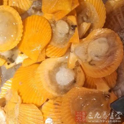 扇貝先用牙刷刷干淨外殼