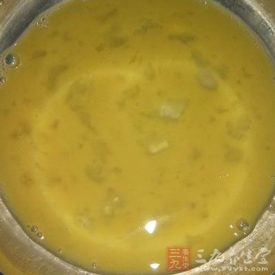 雞蛋打散，加入蔥花