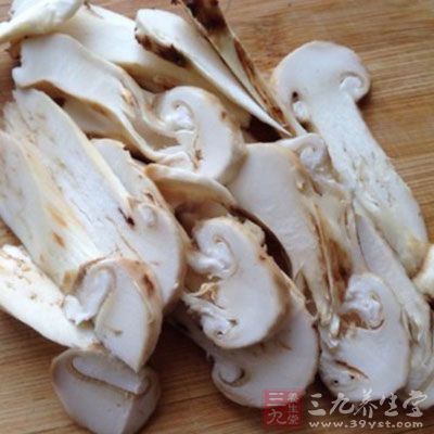 飯先煮好待冷卻.姬松茸泡軟洗淨切成丁