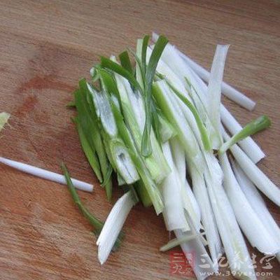 准備好的蔥洗淨切絲