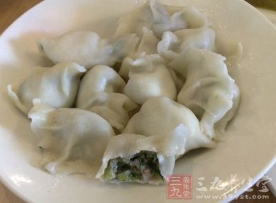吃餃子也是有學問的,素餡的餃子其實是不需要沾什麼的 吃餃子也是有學問的,素餡的餃子其實是不需要沾什麼的