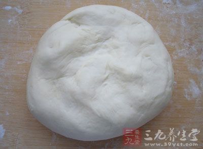用250ml的溫水合成軟面團