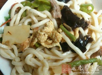 把菜拌上，就可開吃了