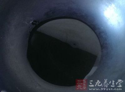 大火燒熱鍋中的油 大火燒熱鍋中的油