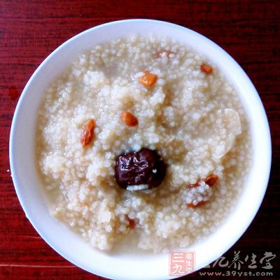 黑米2湯匙,甜百合10片左右,黑豆1湯匙,黑芝麻1把 黑米2湯匙,甜百合10片左右,黑豆1湯匙,黑芝麻1把