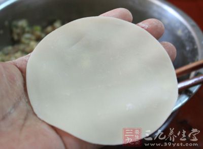 餃子皮200g,香菜2根,番茄1個,韭菜30g,黃豆芽30g,菠菜30g 餃子皮200g,香菜2根,番茄1個,韭菜30g,黃豆芽30g,菠菜30g